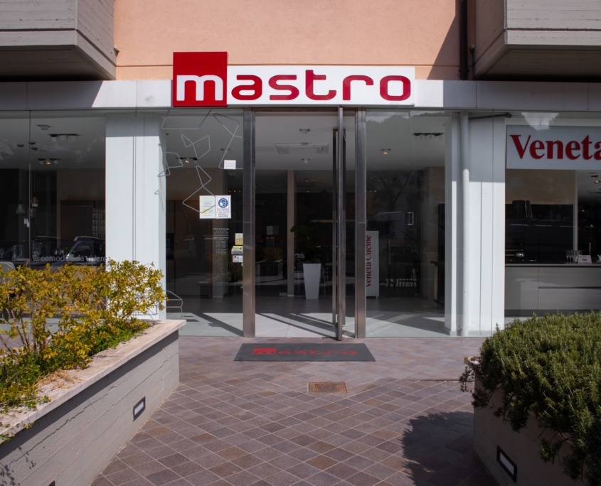 Facciata negozio Mastro Arredamenti viale Regione Siciliana S/E 2098 Palermo